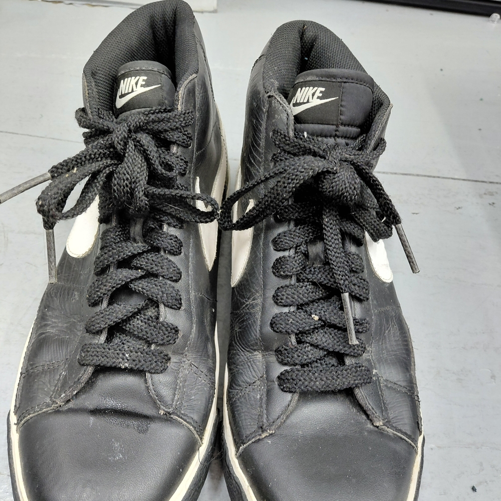Nike Men's Black and White High-Top Sneakers